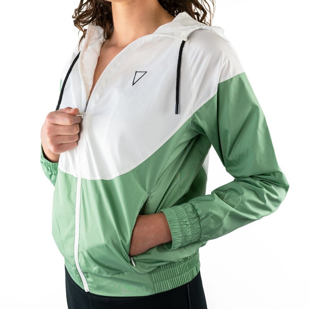 DAE Activewear Women's Windbreaker